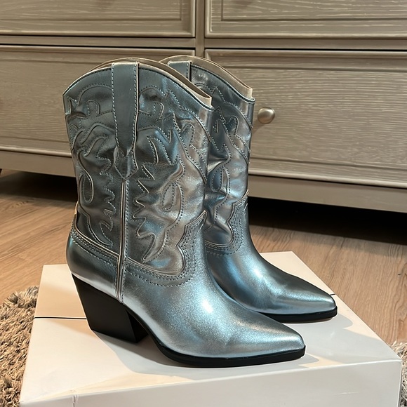 DOLCE VITA LANDED METALLIC COWBOY BOOTS - Picture 4 of 10